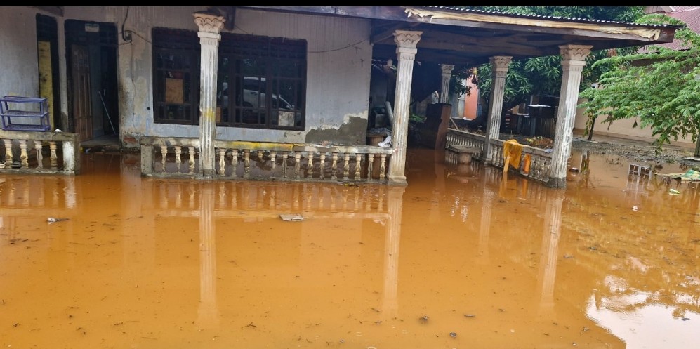 PT Antam UBPN Kolaka Tanggap Darurat Salurkan Bantuan Korban Banjir di Sejumlah DesaTerdampak 